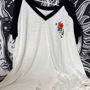Vintage by Torrid NWOT Black & White V-Neck Raglan Tee with Rose Graphic